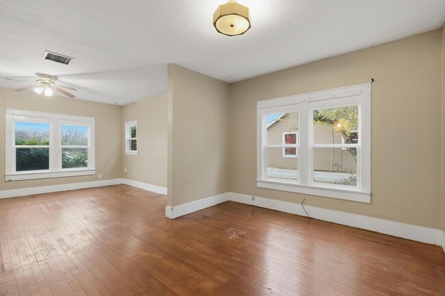 Building Photo - 1341 Hickory St