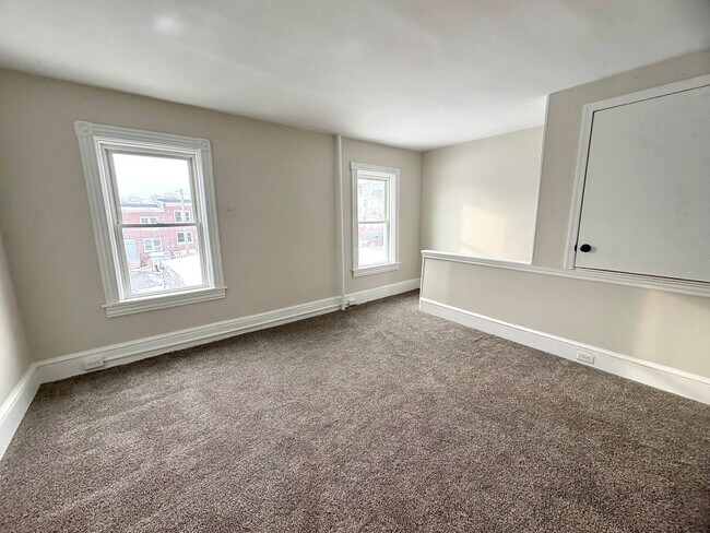 Building Photo - 320 S Ann St