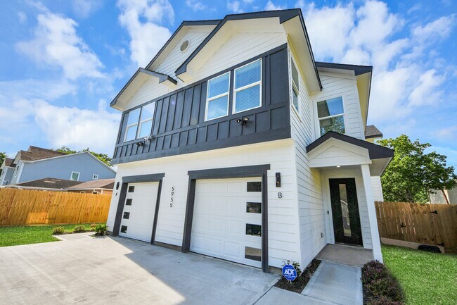 Building Photo - 5955 Southseas St