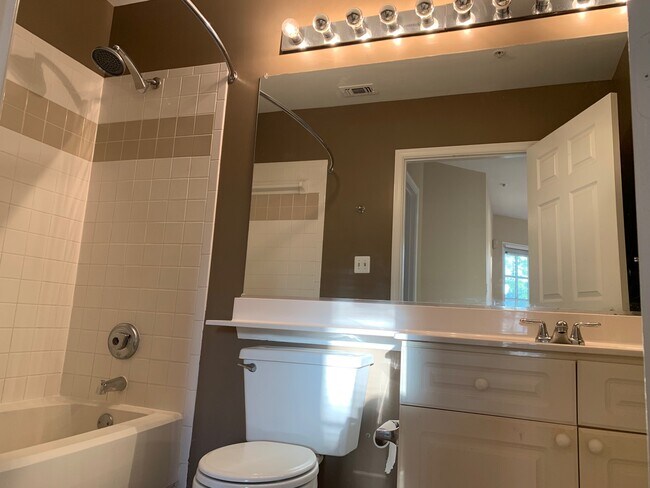 Building Photo - 20303 Beechwood Ter