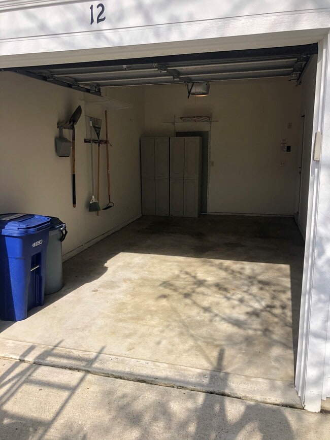One Car Garage - 12 Sunset Ln