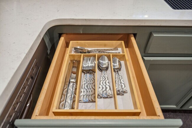 Building Photo - 425 Plantation Rd SW