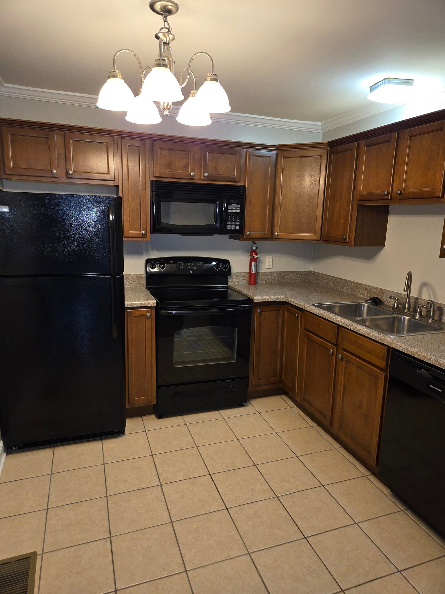 Building Photo - 613 Hillsboro Rd