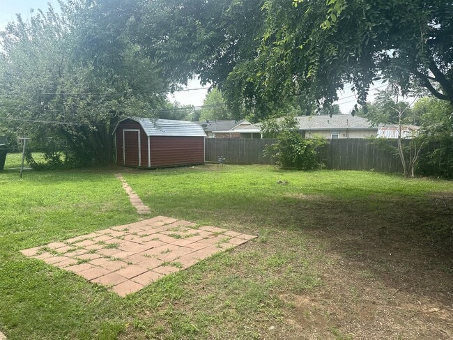Building Photo - 4800 Lisa Ln