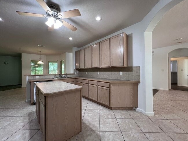 Building Photo - HUGE PRICE REDUCTION!! HOME IS READY FOR A...