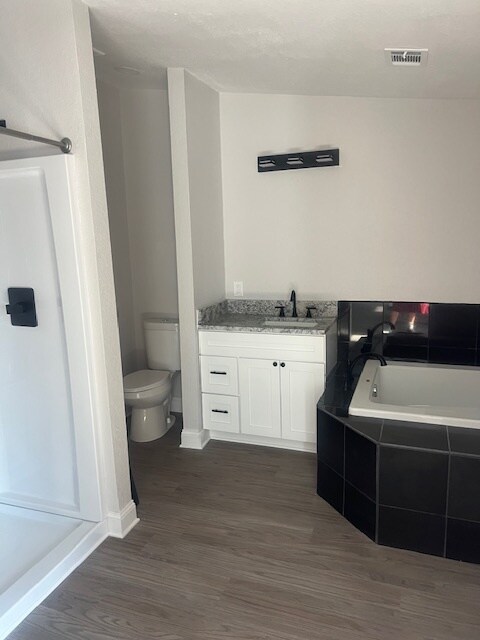 Building Photo - 4454 Lower Meadow Rd