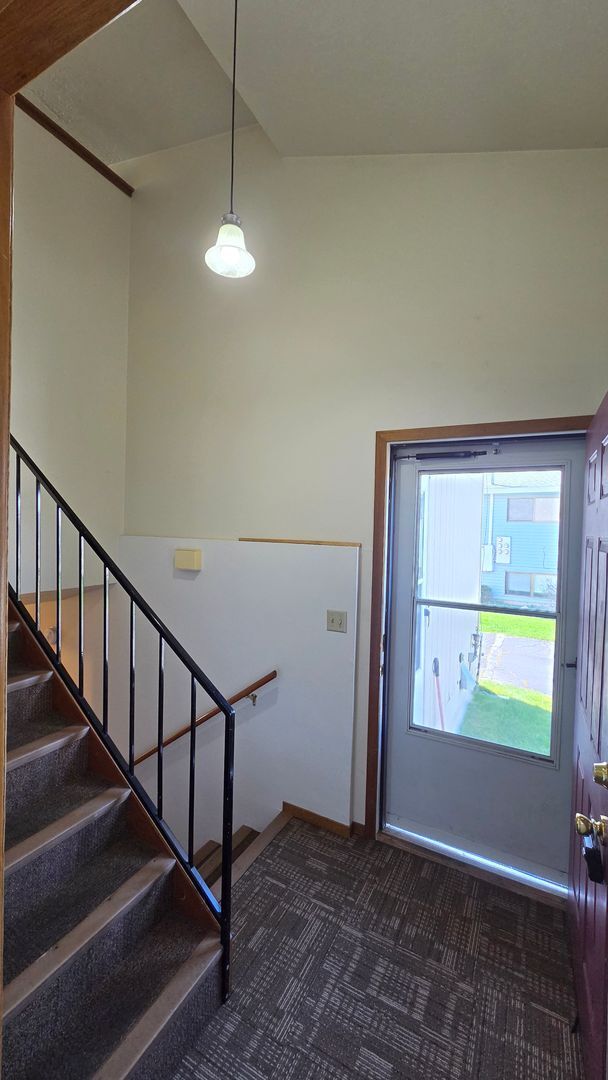 Building Photo - 806 Spartan Dr