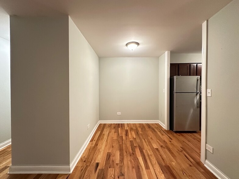 Building Photo - 701 Elm Pl