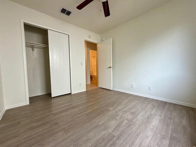 Building Photo - 15120 Arizona Oak Ln