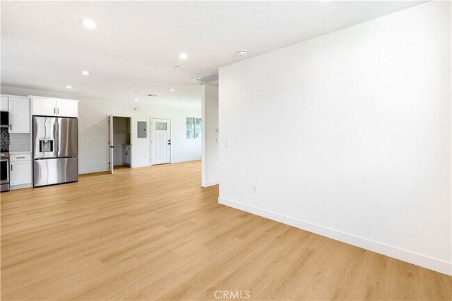 Building Photo - 4038 Somers Ave