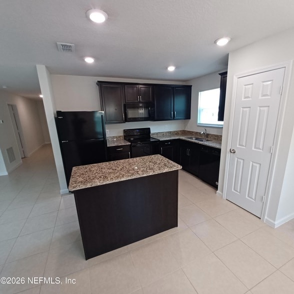 Building Photo - 8684 Lake George Cir W
