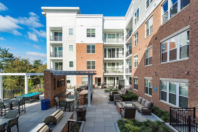 Building Photo - Liberty Bay Club