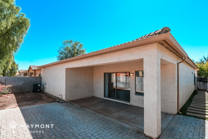 Building Photo - 926 E Madeline Dr