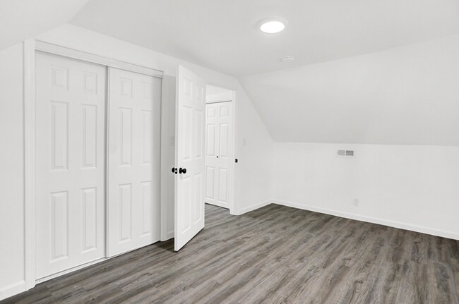 Building Photo - 2212 S Delawanda Ave