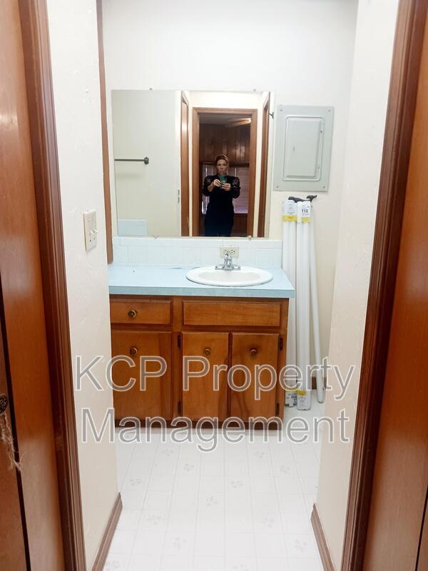 Building Photo - 600 Paw Paw Rd