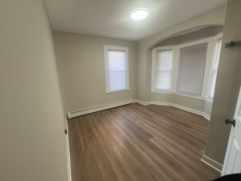 Building Photo - 21 Elliott St