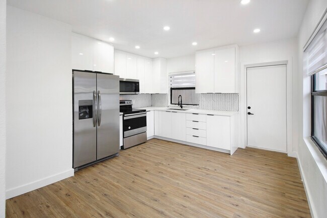 Building Photo - 800 NW 101st St