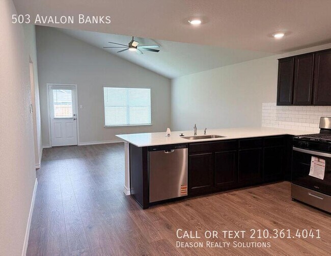 Building Photo - 503 Avalon