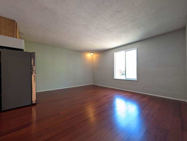 Building Photo - 3 Bedroom, 2.5 Bathroom 2-Story Duplex Wit...