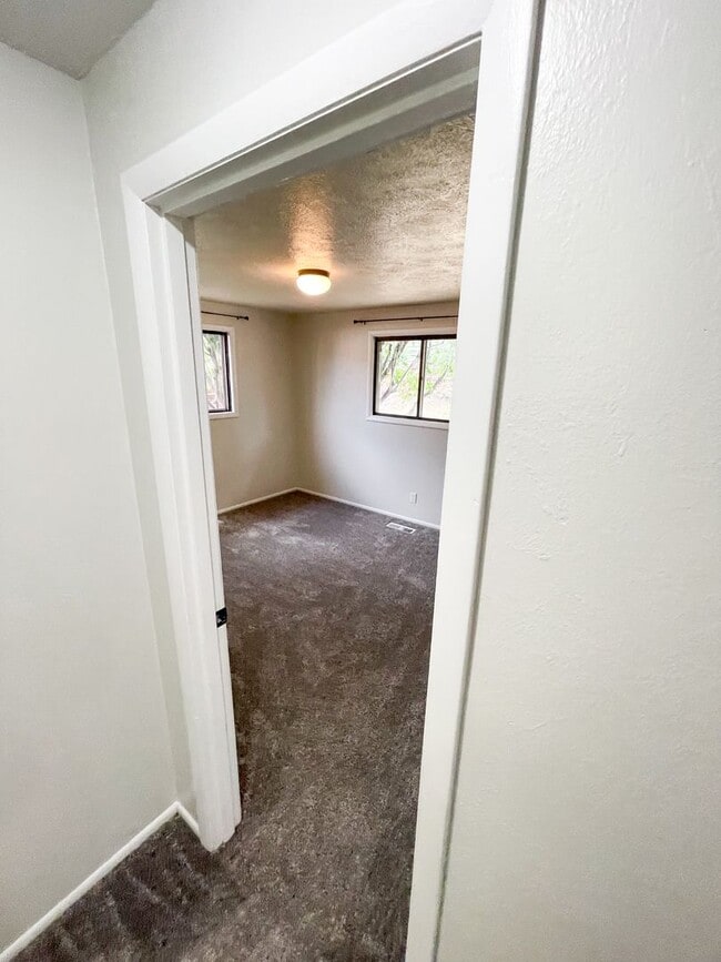 Building Photo - 3 Bedroom, 2 bath house in Moyina Heights