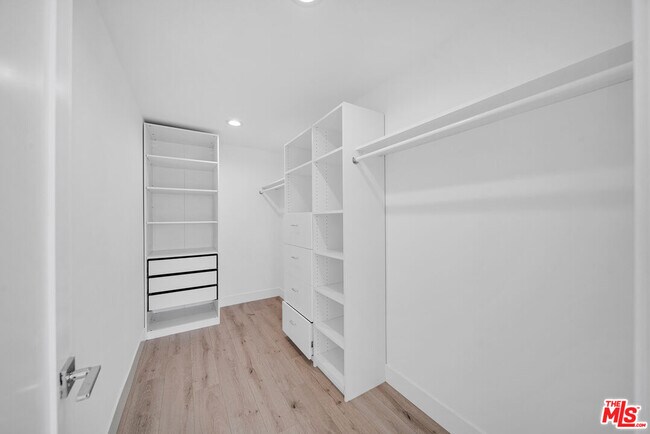 Building Photo - 23500 Aetna St