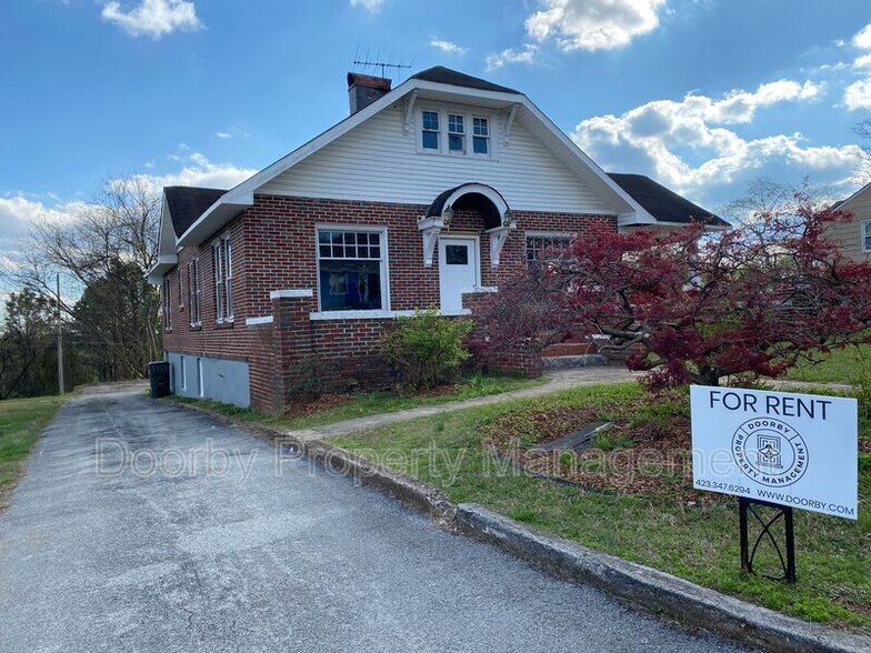 Building Photo - 2802 Fairview Dr