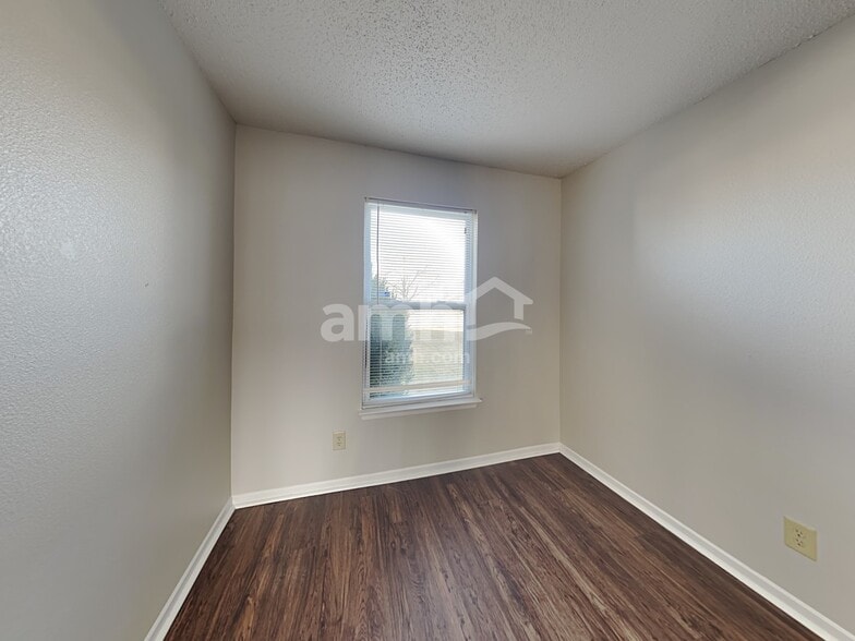 Building Photo - 690 Runnymede Ct