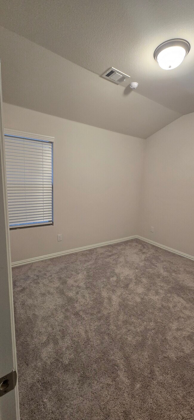 Building Photo - 1112 Spectra Dr