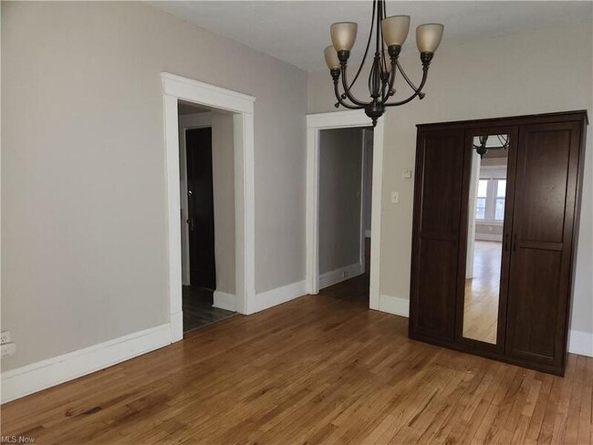 Building Photo - 2831 Avondale Ave