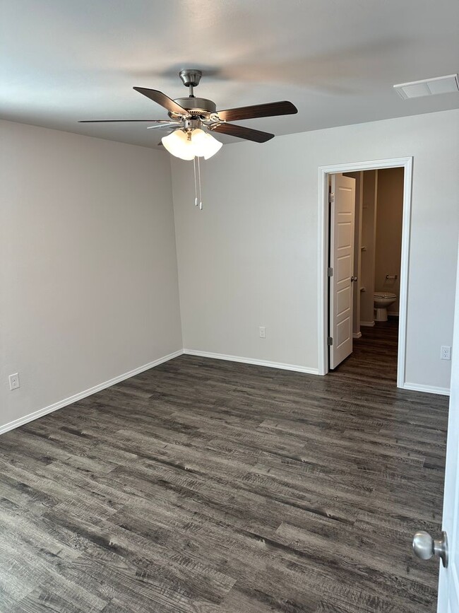 Building Photo - Pre-Leasing Now | Spacious 3 Bedroom, 2 Bathroom Home in Saratoga