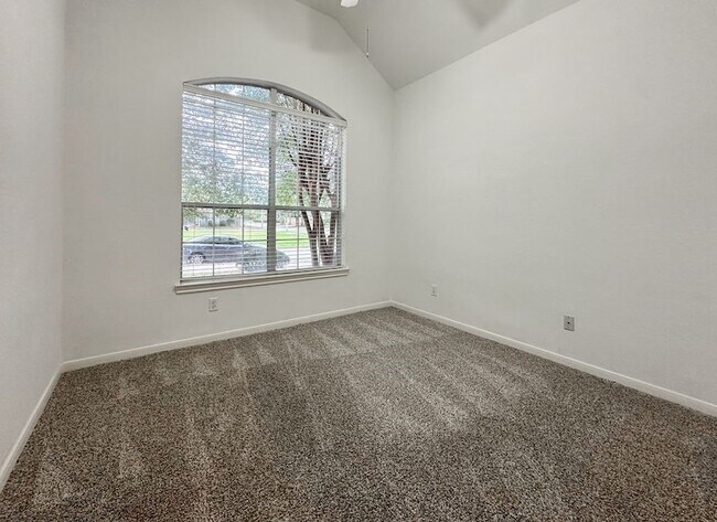 Building Photo - 73 E Montfair Blvd