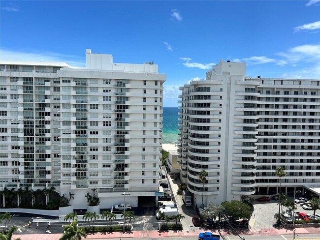 Building Photo - 5600 Collins Ave