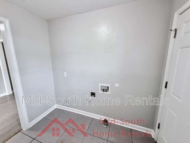 Building Photo - 83 Eastview Dr