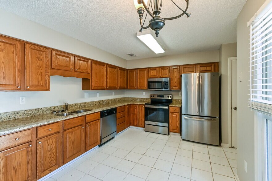 Building Photo - 9073 Bellehurst Dr