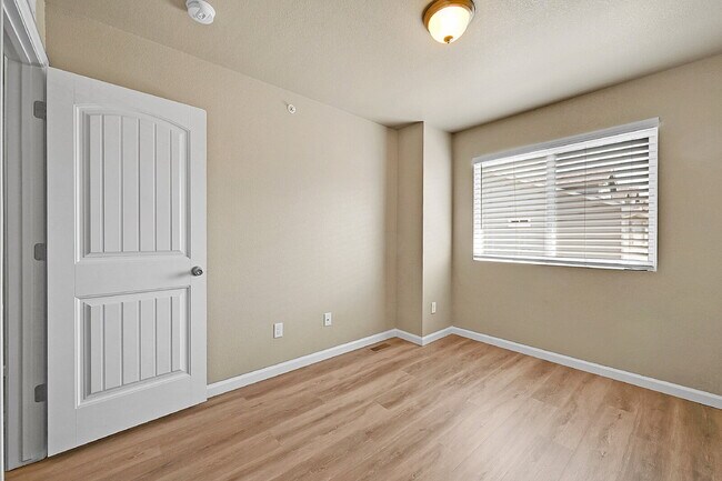 Building Photo - $1,995-3 Bed 3.5 Bath townhome in CO Sprin...