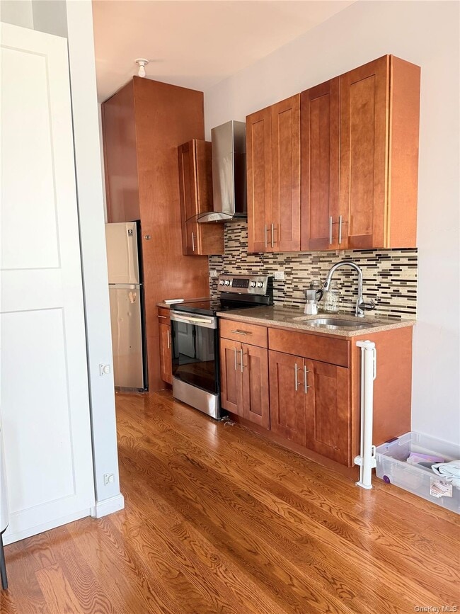 Building Photo - 390 Broadway