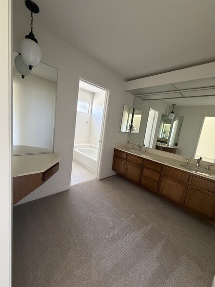 Primary bath separate vanity and sinks - 18241 Andrea Cir N