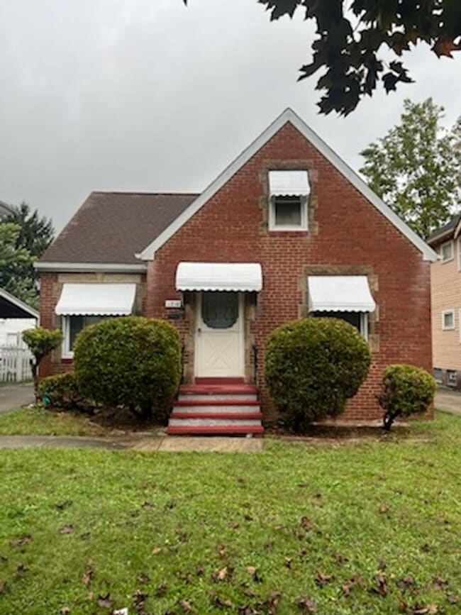 Building Photo - Spacious 3-Bedroom, 2-Bath Bungalow with G...