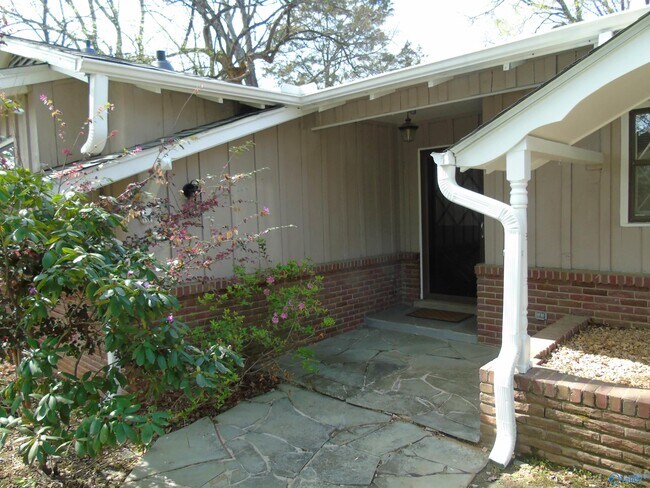 Building Photo - 2504 Maysville Cir NE