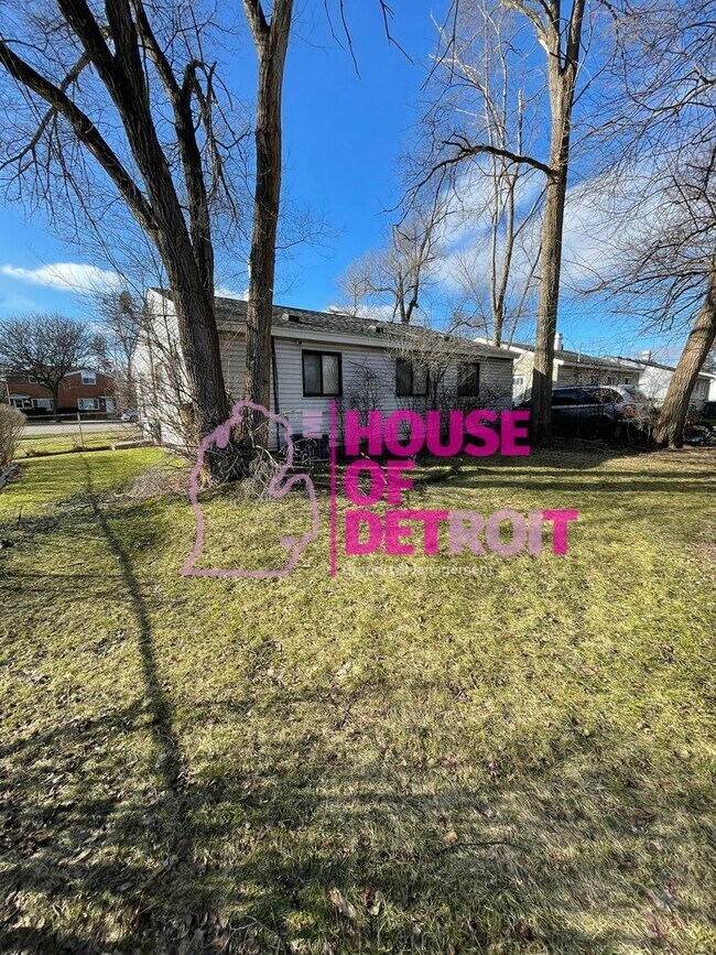 Building Photo - 21900 Coolidge