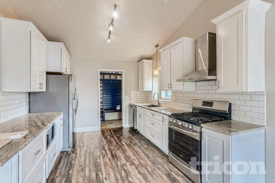 Building Photo - 7850 Park Ave NE