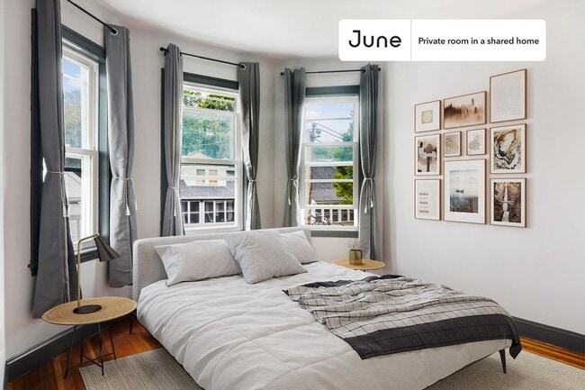 Building Photo - 28 Hunnewell Ave