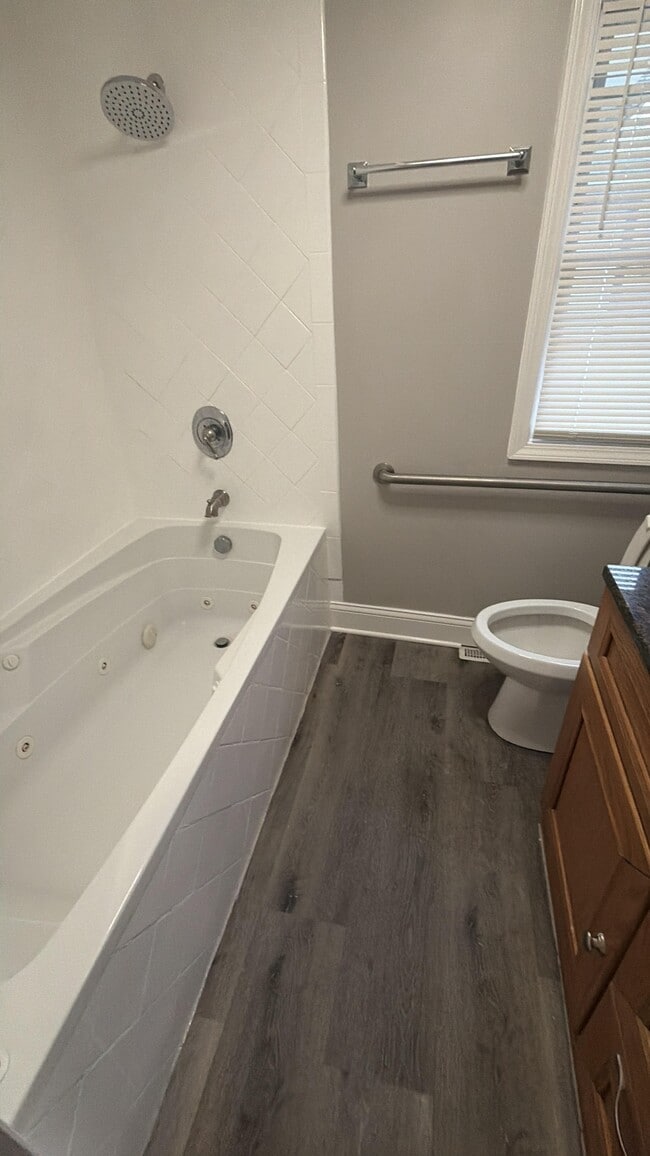 Building Photo - 2617 Chevy Chase Dr