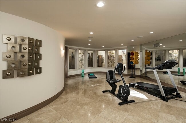 Building Photo - 8801 Palm Greens Ct