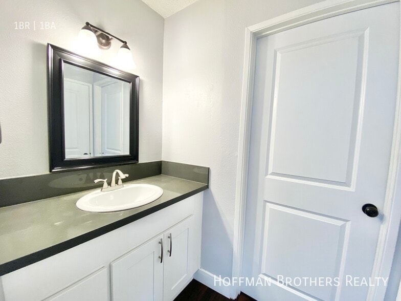 Building Photo - 1911 W 2nd St