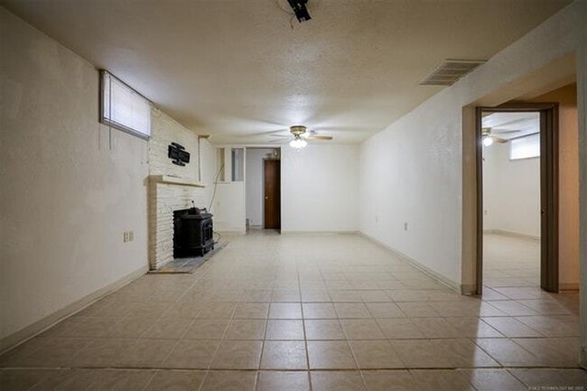 Building Photo - Charming 1920s Midtown bungalow with lots of space and character