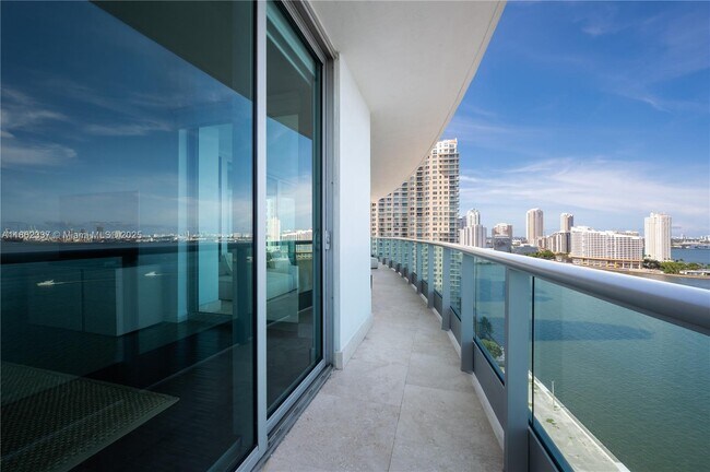 Building Photo - 1331 Brickell Bay Dr