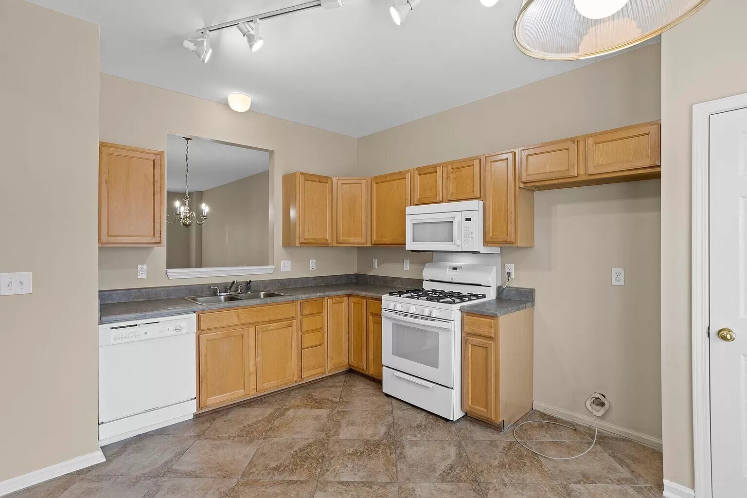 Building Photo - 107 Sylvan Oak Way