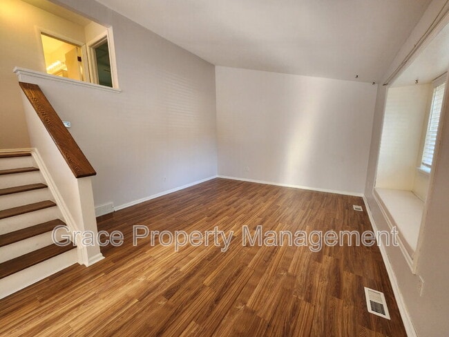 Building Photo - 3300 Queen Ct
