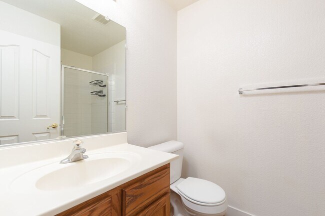 Building Photo - Great 5 Bedroom Home in Summerlin